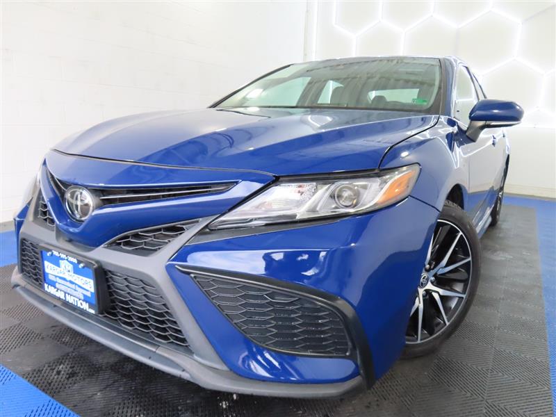 2023 Toyota Camry SE's photo