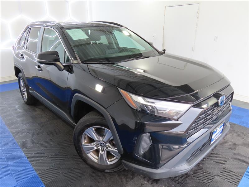 2022 Toyota RAV4 Hybrid XLE photo 2