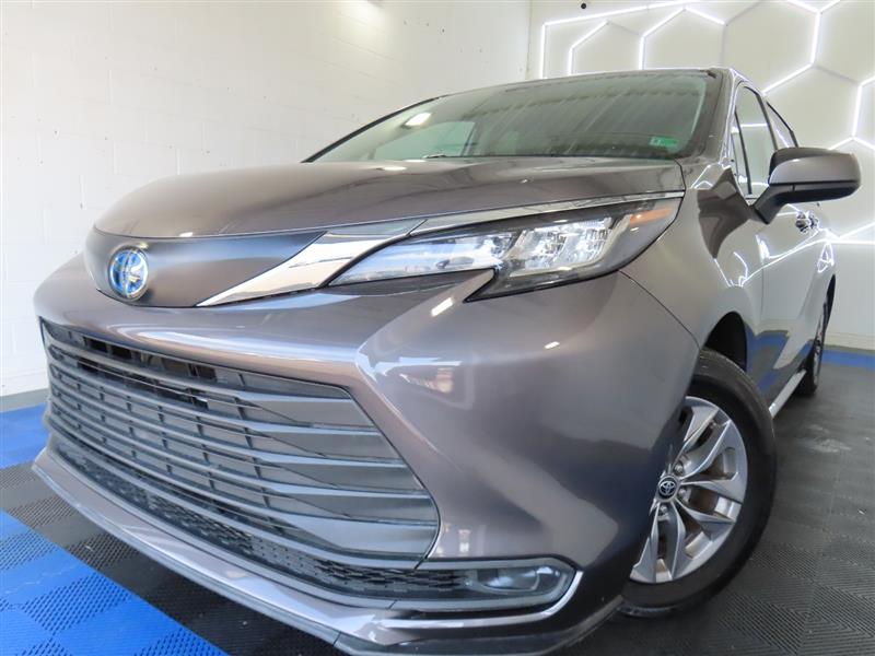 2023 TOYOTA SIENNA LE