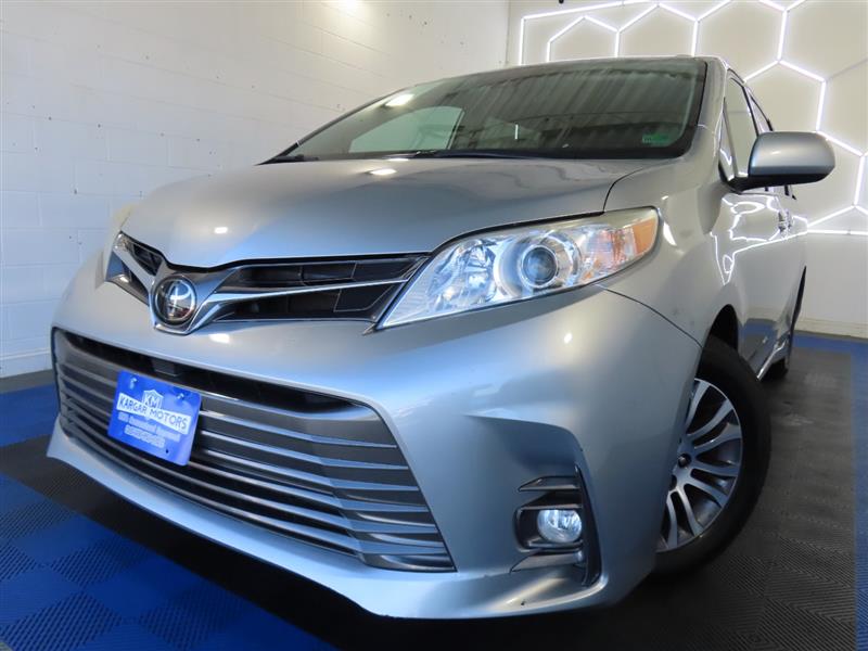 2020 TOYOTA SIENNA XLE