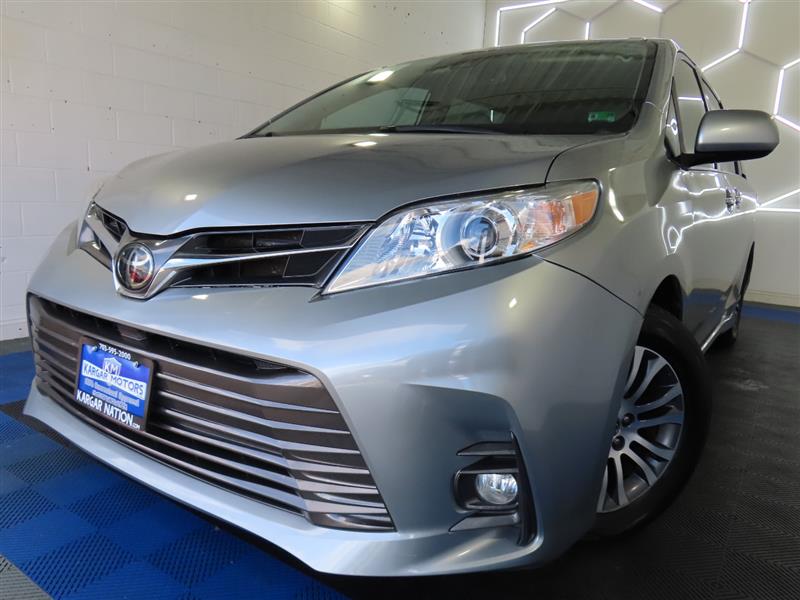 2019 TOYOTA SIENNA XLE