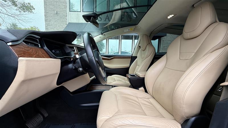 2017 Tesla Model X 90D photo 9