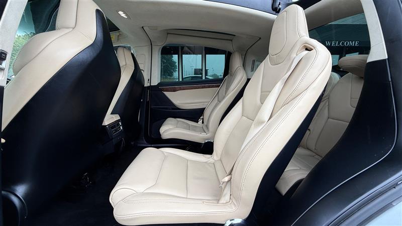 2017 Tesla Model X 90D photo 12