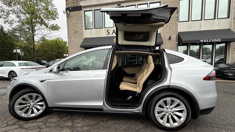 2017 Tesla Model X 90D photo 13