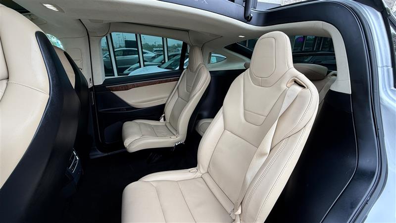 2017 Tesla Model X 90D photo 14