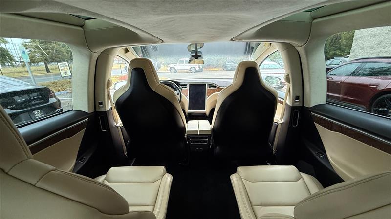 2017 Tesla Model X 90D photo 17