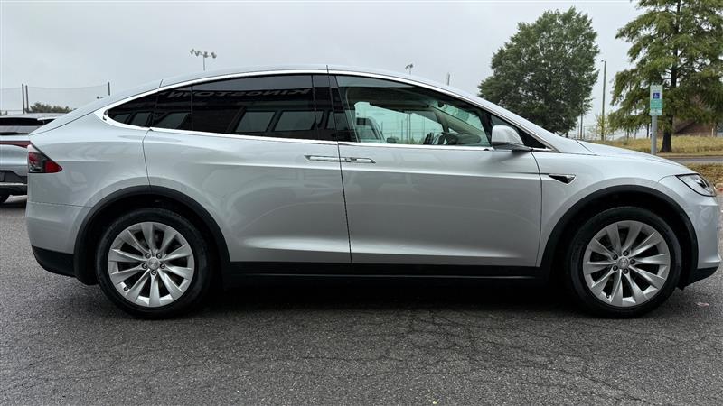 2017 Tesla Model X 90D photo 5
