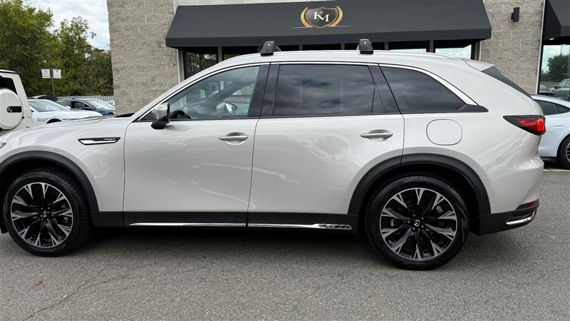 2024 Mazda CX-90 Premium Plus photo 2
