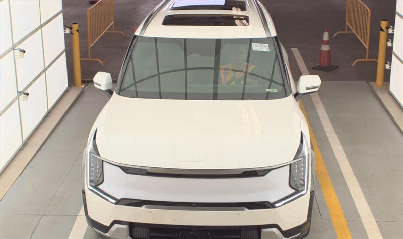 2024 Kia EV9 Land photo 2