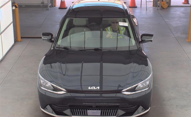 2023 Kia EV6 Wind photo 2