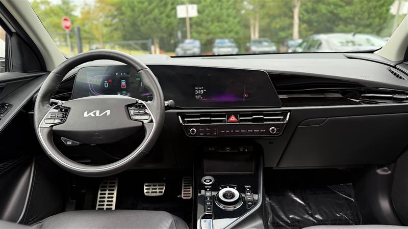 2024 Kia Niro Plug-In Hybrid SX Touring photo 16