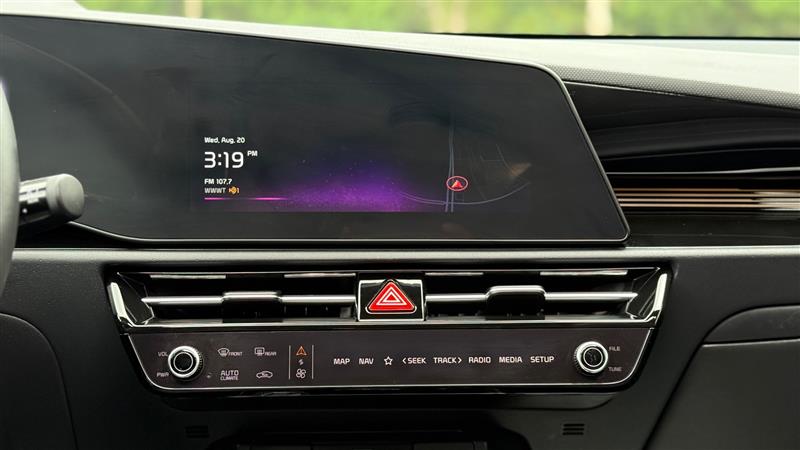 2024 Kia Niro Plug-In Hybrid SX Touring photo 17