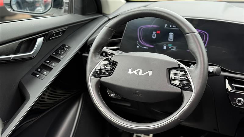 2024 Kia Niro Plug-In Hybrid SX Touring photo 18