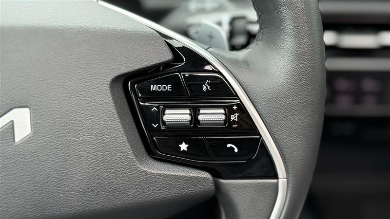 2024 Kia Niro Plug-In Hybrid SX Touring photo 19