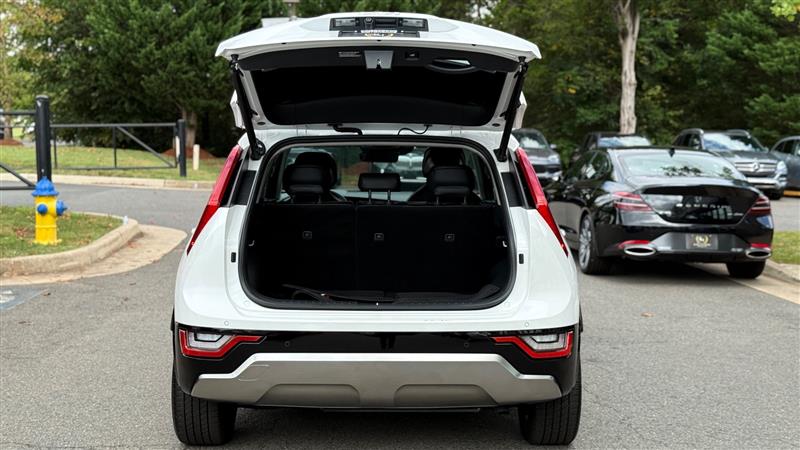2024 Kia Niro Plug-In Hybrid SX Touring photo 25