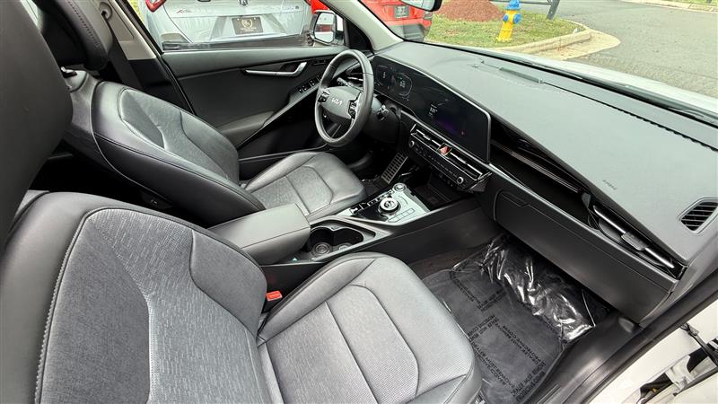2024 Kia Niro Plug-In Hybrid SX Touring photo 28