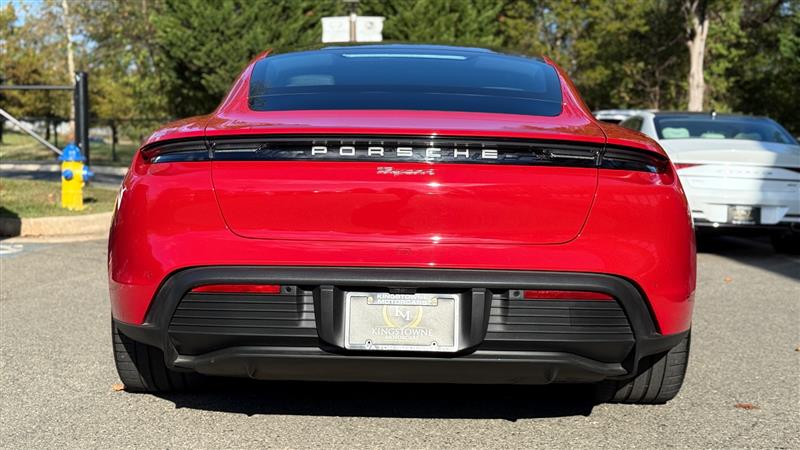 2023 Porsche Taycan photo 4