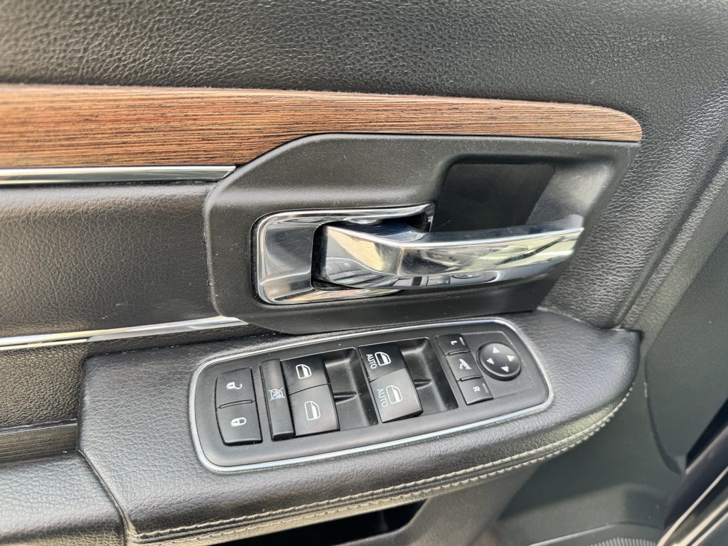 2018 Ram 1500 Laramie photo 17