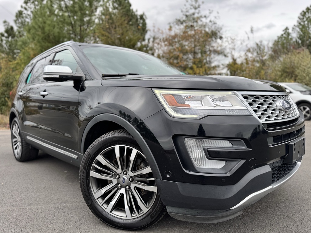 2017 Ford Explorer Platinum's photo