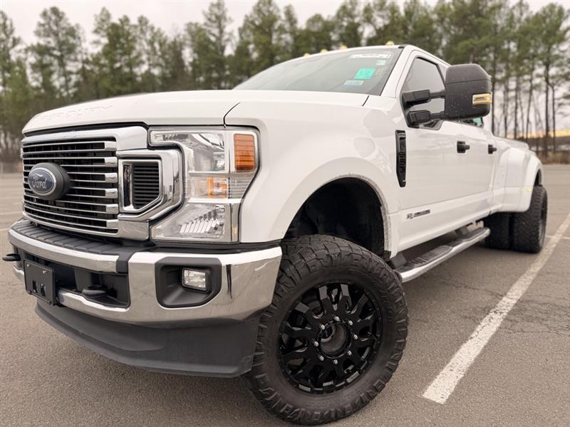 2022 FORD SUPER DUTY F-350 DRW LARIAT