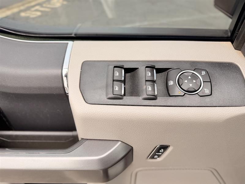 2022 FORD SUPER DUTY F-350 DRW LARIAT