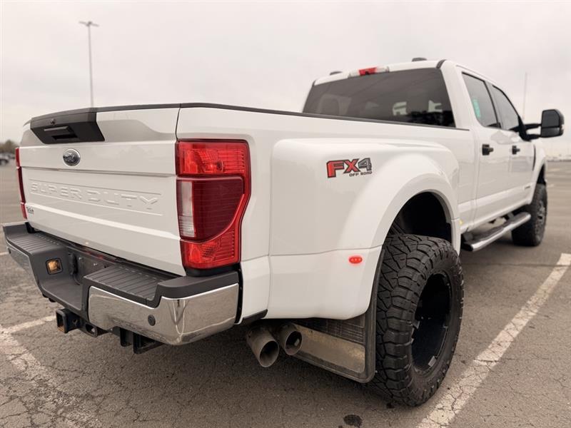 2022 FORD SUPER DUTY F-350 DRW LARIAT