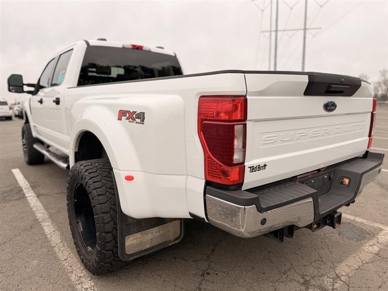 2022 FORD SUPER DUTY F-350 DRW LARIAT