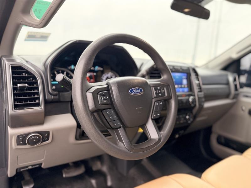 2022 FORD SUPER DUTY F-350 DRW LARIAT