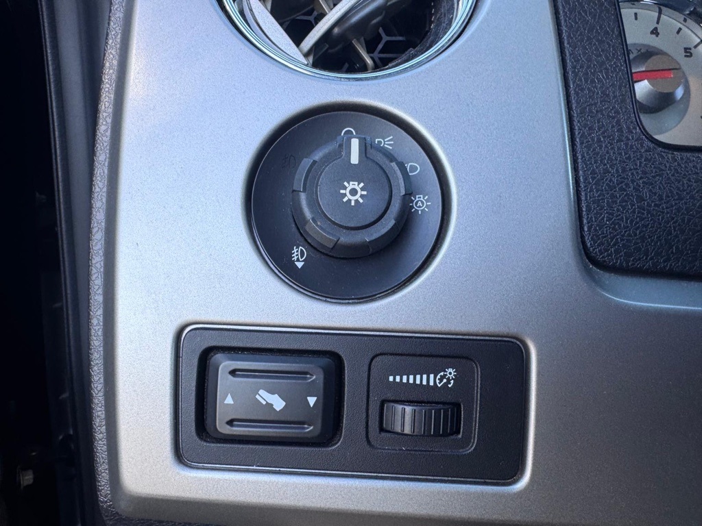 2010 Ford F-150 Lariat photo 18