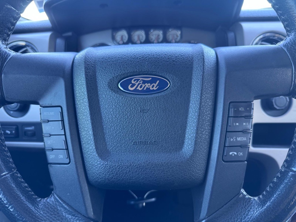 2010 Ford F-150 Lariat photo 20