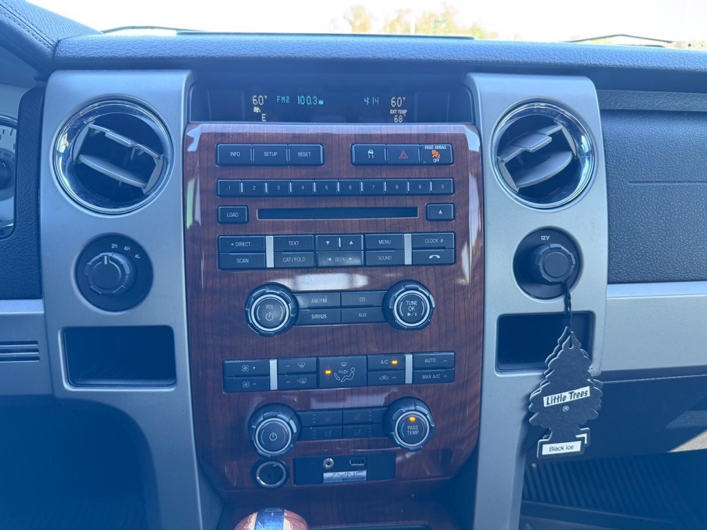 2010 Ford F-150 Lariat photo 23