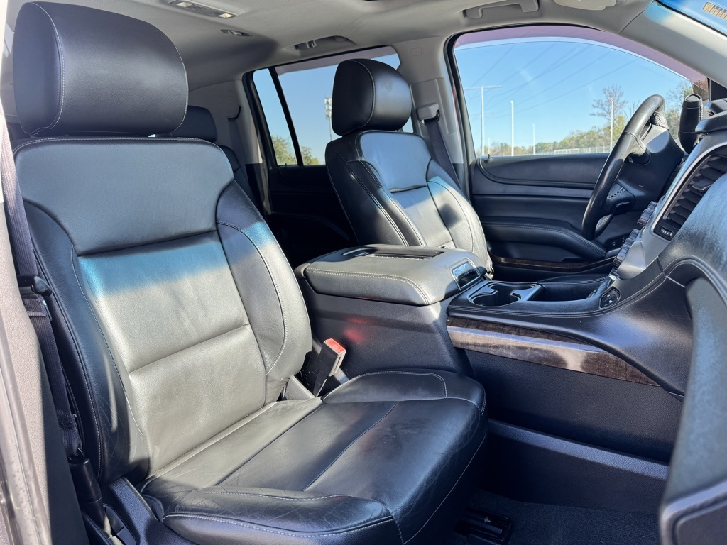 2016 Chevrolet Suburban LT photo 11