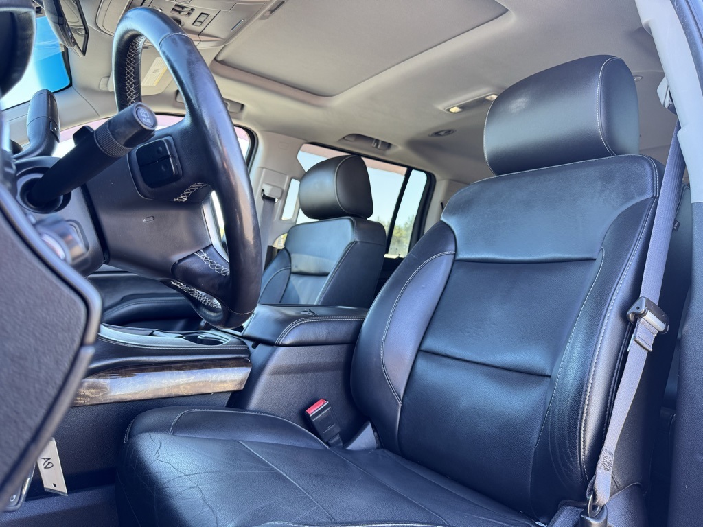 2016 Chevrolet Suburban LT photo 12