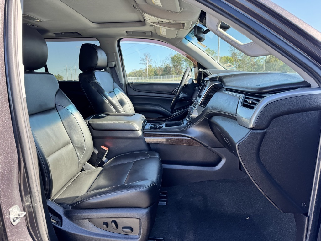 2016 Chevrolet Suburban LT photo 13