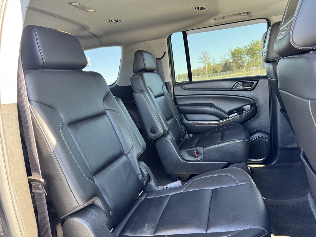 2016 Chevrolet Suburban LT photo 14
