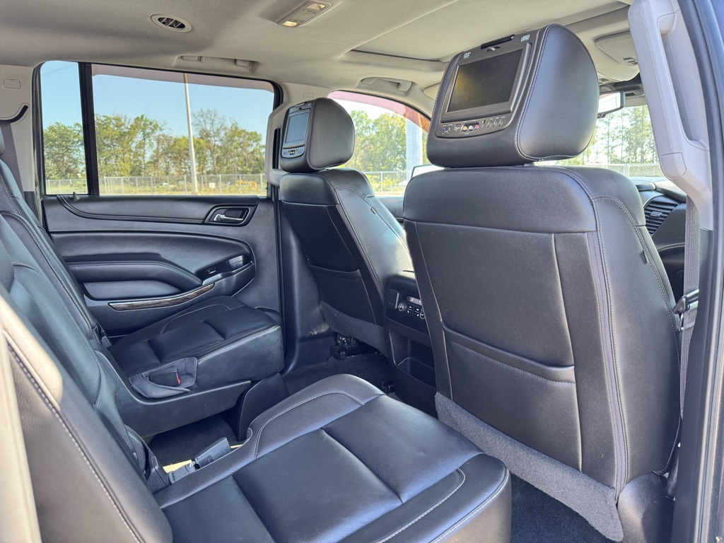 2016 Chevrolet Suburban LT photo 16