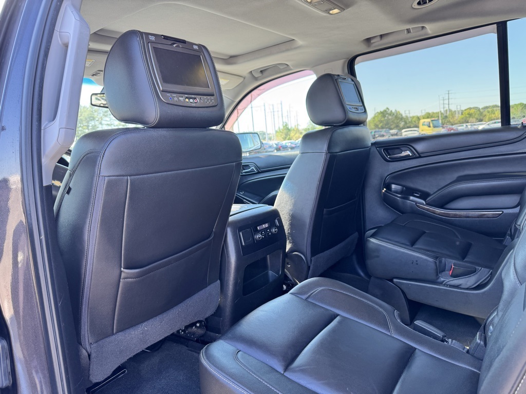2016 Chevrolet Suburban LT photo 17