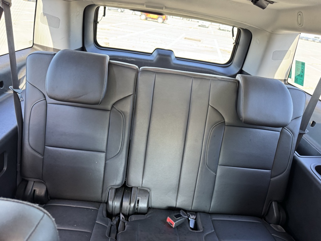 2016 Chevrolet Suburban LT photo 18
