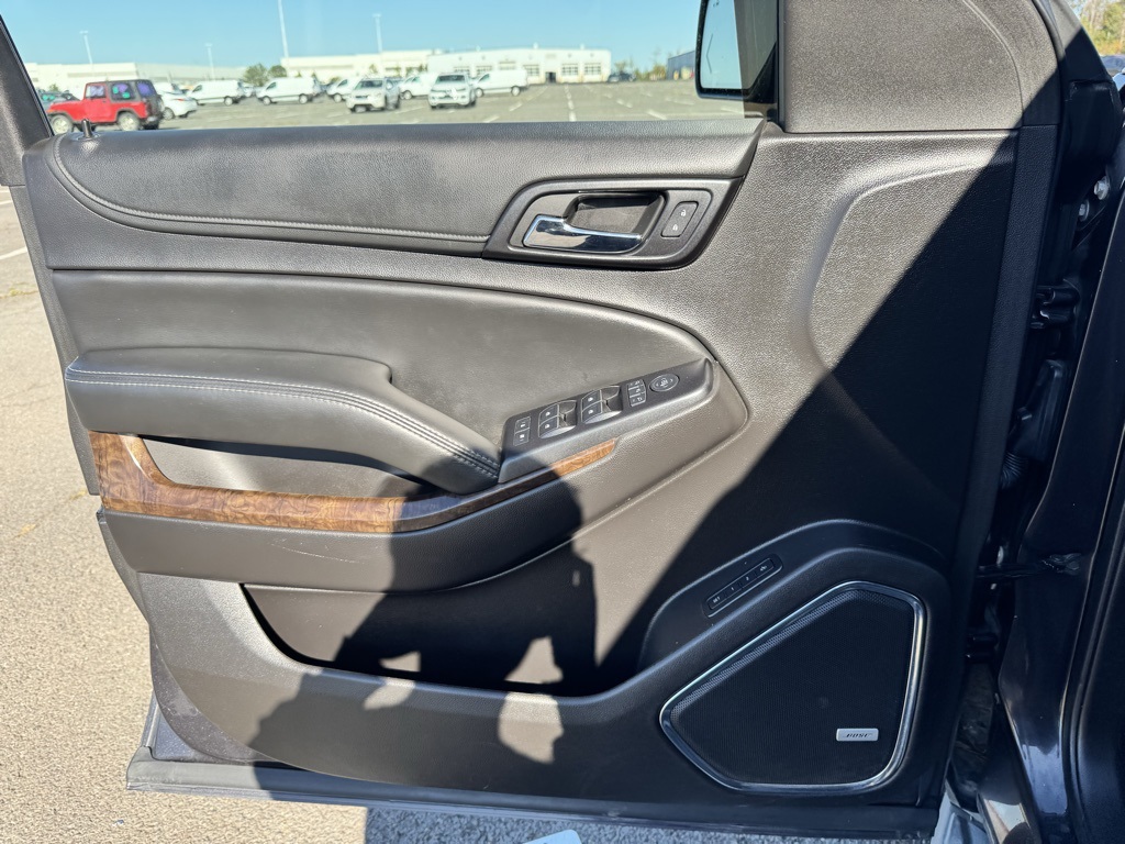 2016 Chevrolet Suburban LT photo 20