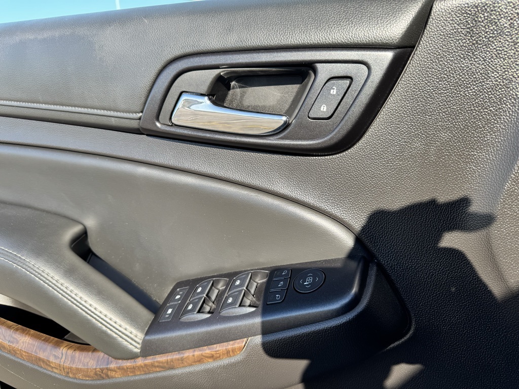 2016 Chevrolet Suburban LT photo 21