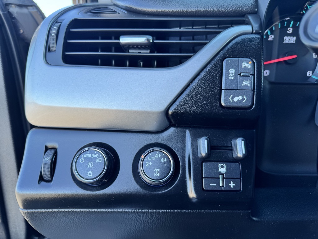 2016 Chevrolet Suburban LT photo 22
