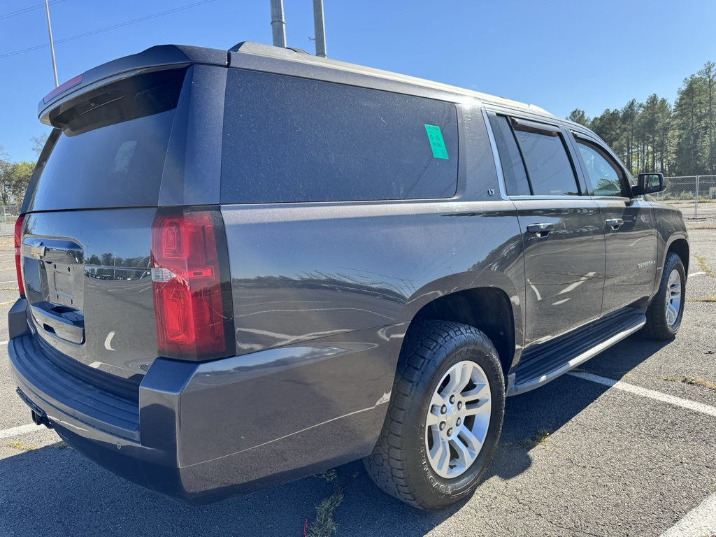 2016 Chevrolet Suburban LT photo 4