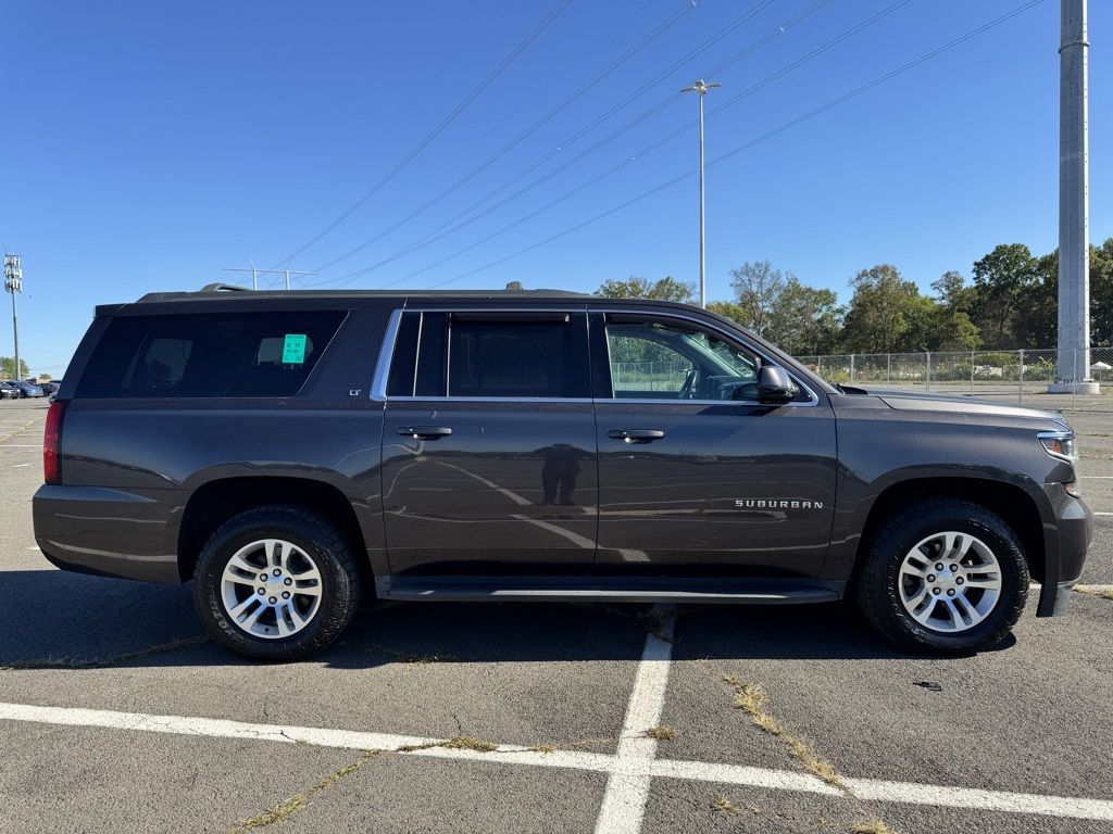2016 Chevrolet Suburban LT photo 5