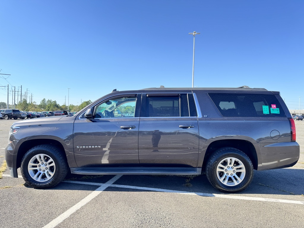2016 Chevrolet Suburban LT photo 6