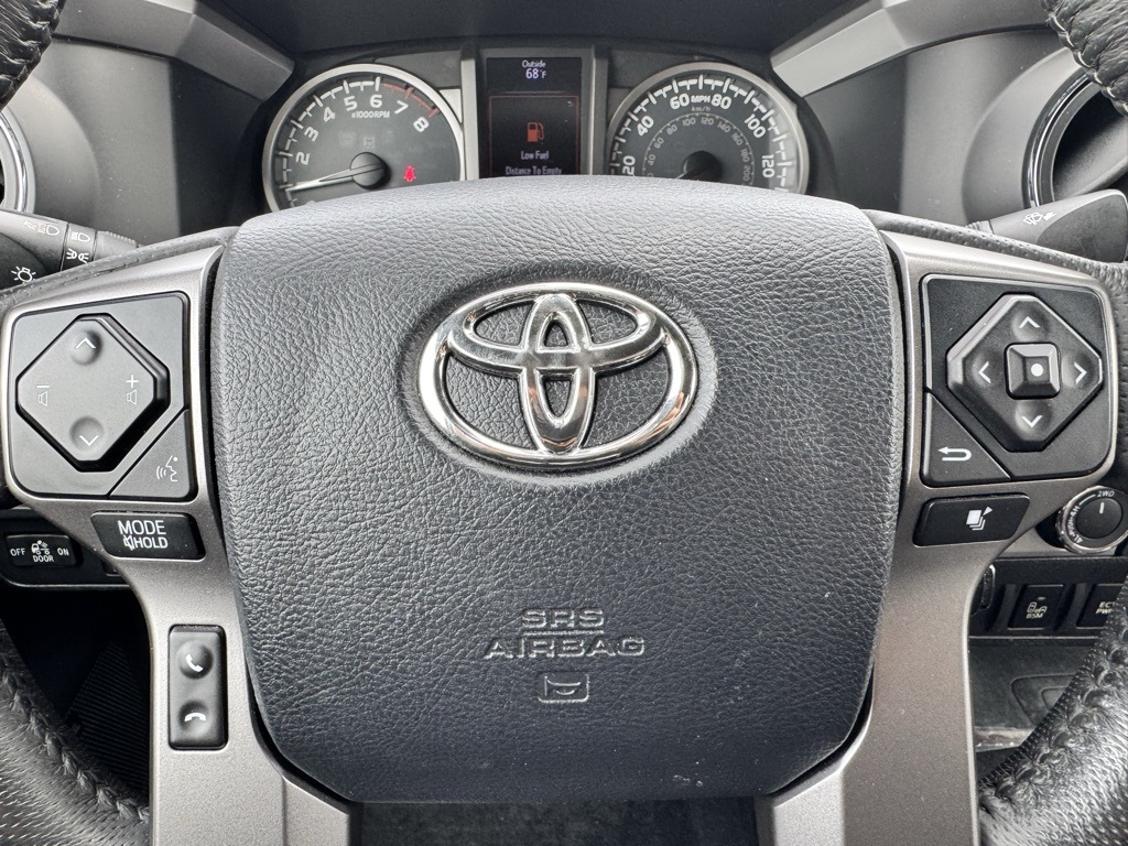 2016 Toyota Tacoma Limited photo 11