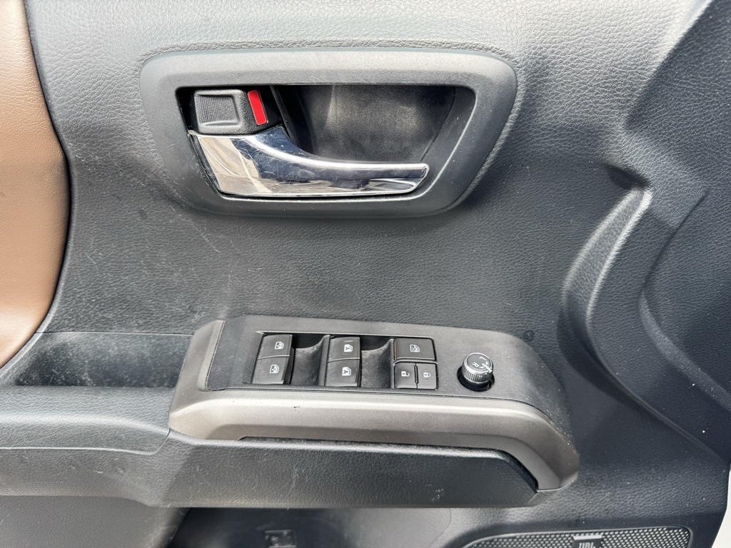 2016 Toyota Tacoma Limited photo 20
