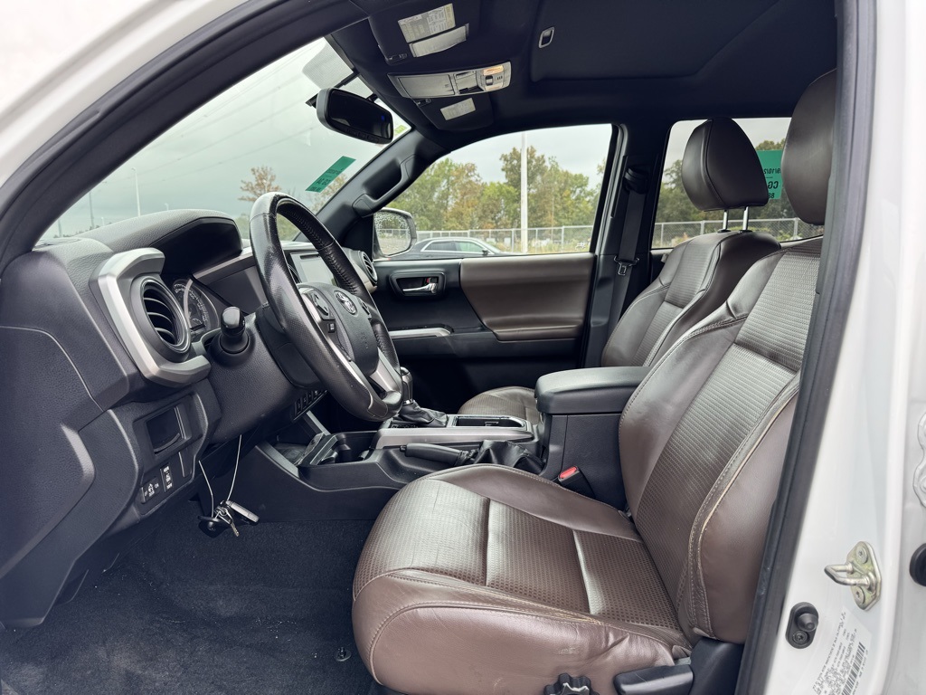 2016 Toyota Tacoma Limited photo 21
