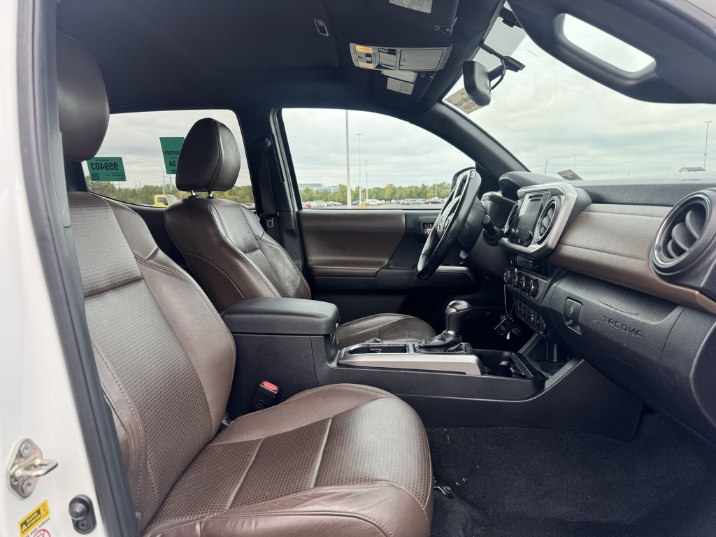 2016 Toyota Tacoma Limited photo 22