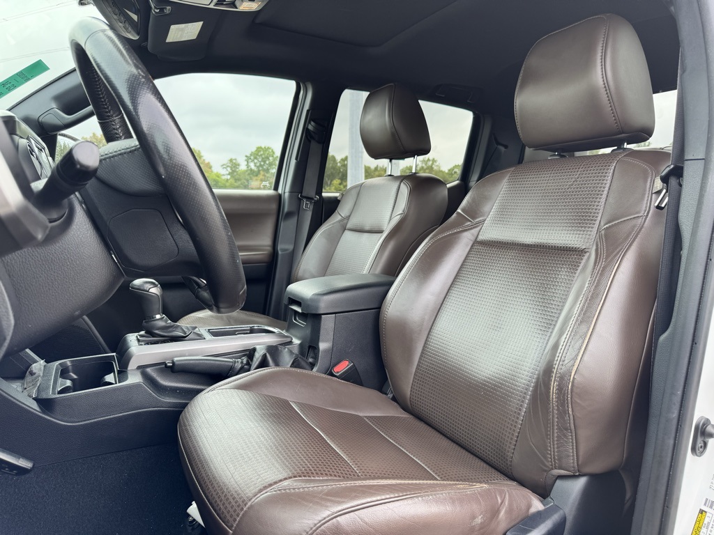 2016 Toyota Tacoma Limited photo 23