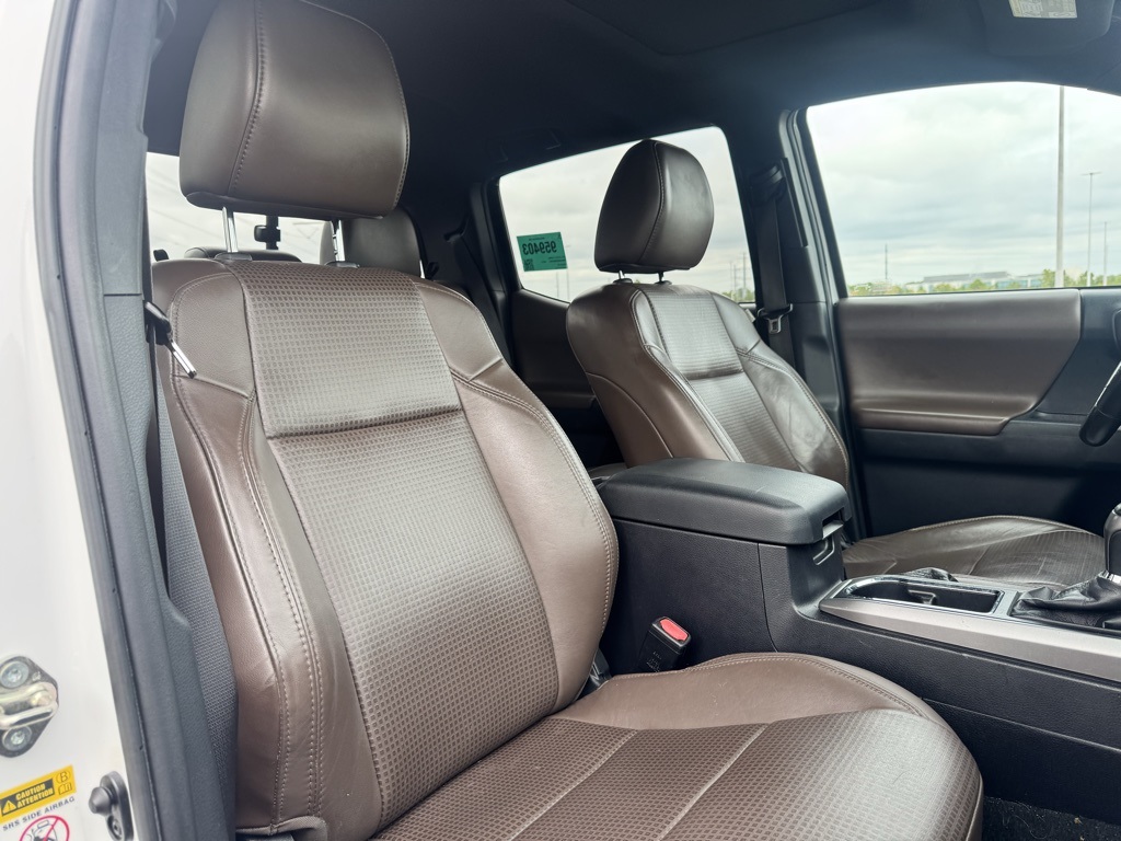 2016 Toyota Tacoma Limited photo 25